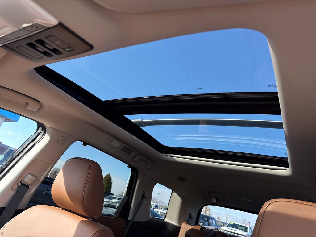 Used 2025 Nissan Pathfinder Platinum image 27