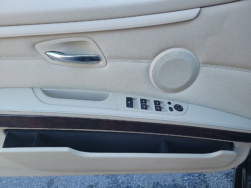 Used 2011 BMW 335i Convertible image 29