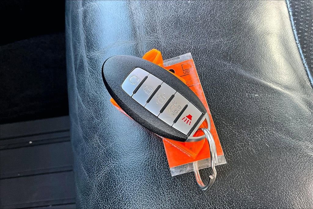 Used 2017 INFINITI QX80 4WD w/ Driver Assistance Package image 11