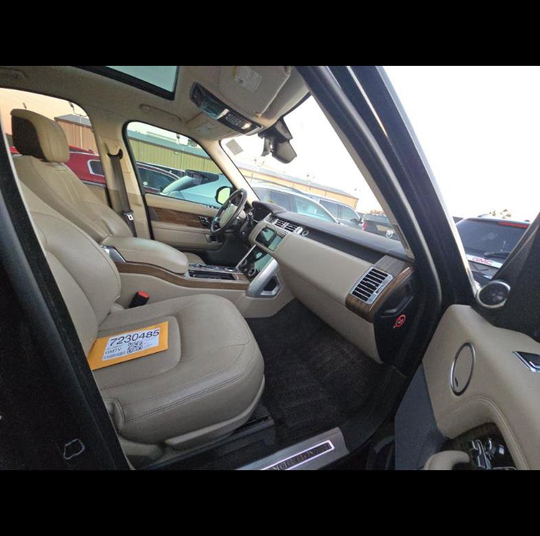 Used 2018 Land Rover Range Rover HSE image 10