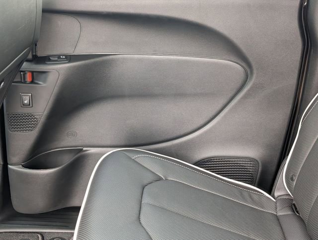 New 2026 Chrysler Pacifica Limited image 28