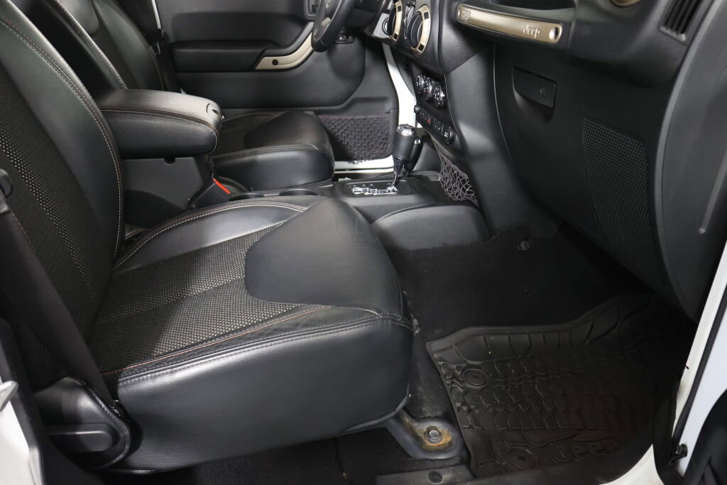 Used 2017 Jeep Wrangler 75th Anniversary image 26