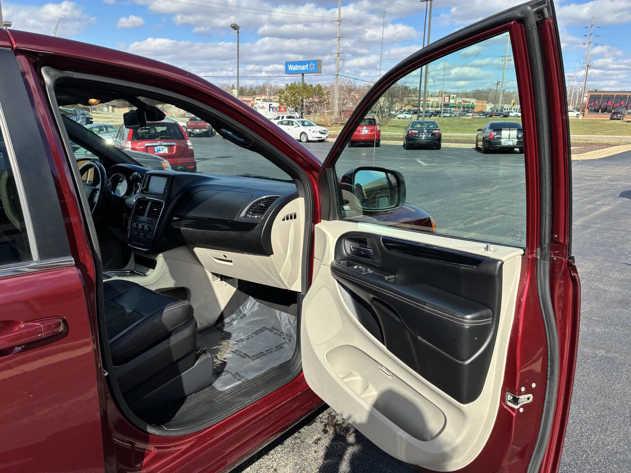 Used 2019 Dodge Grand Caravan SXT image 21