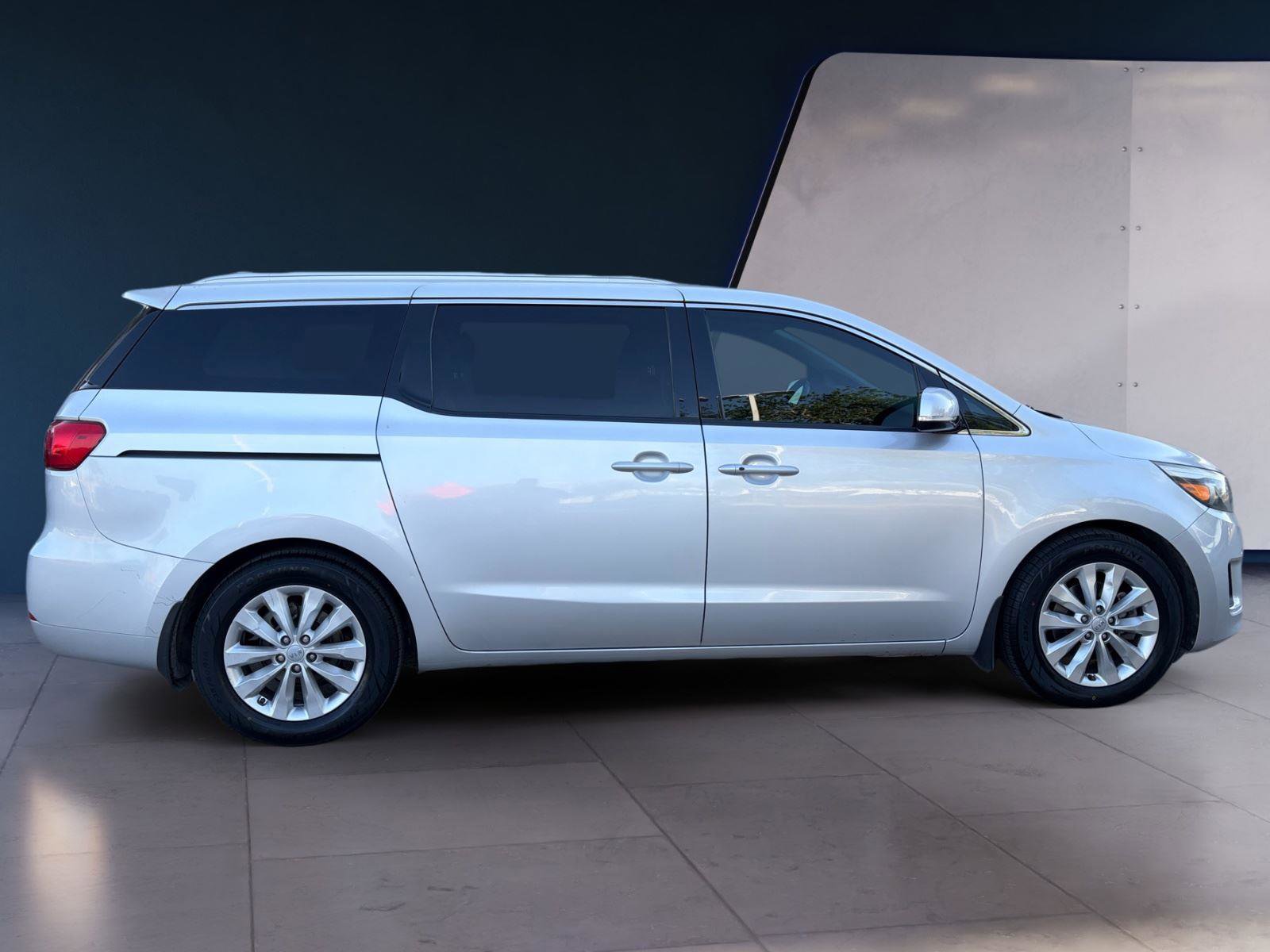 Used 2018 Kia Sedona EX image 6