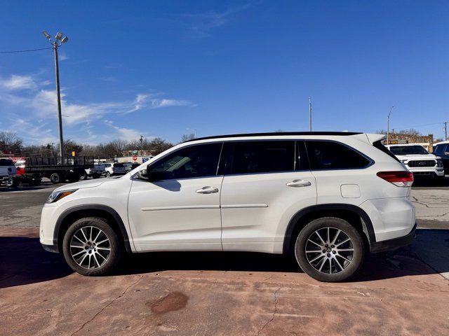 Used 2018 Toyota Highlander SE image 7