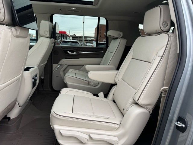 Used 2024 GMC Yukon XL Denali w/ Advanced Technology Package image 10