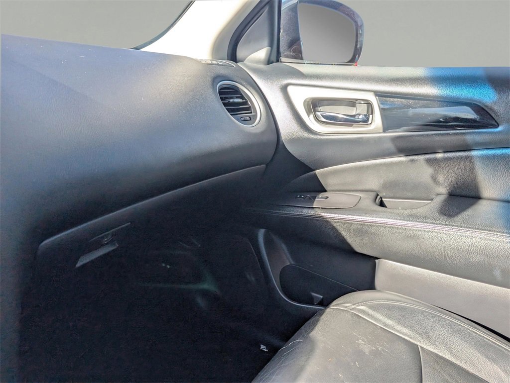 Used 2015 Nissan Pathfinder SV image 31
