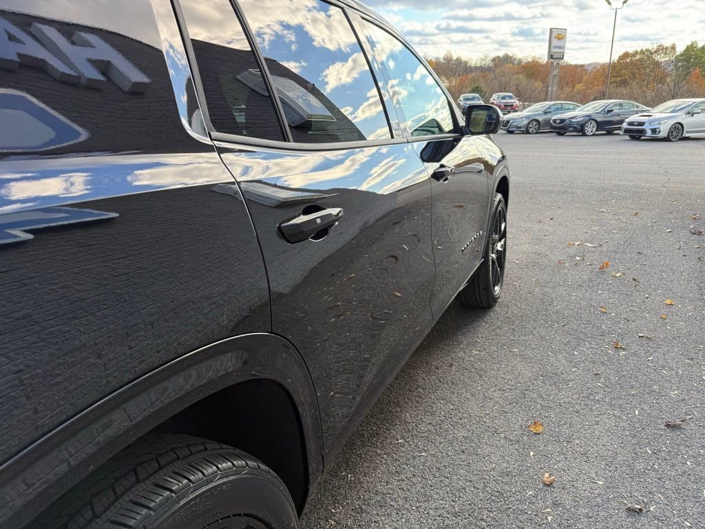 New 2026 Chevrolet Traverse RS w/ LPO, Floor Liner Package image 17