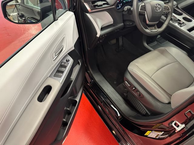 Certified 2025 Toyota Sienna XLE w/ XLE Plus Package AWD/4WD image 9