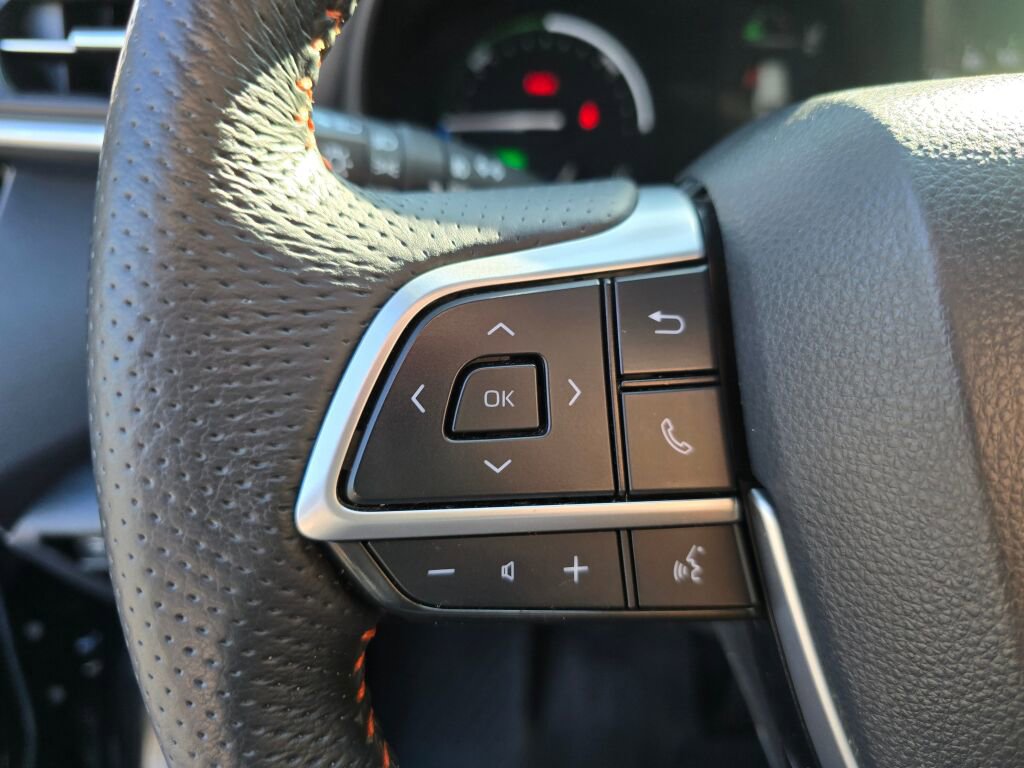 Used 2022 Toyota Sienna XSE image 23