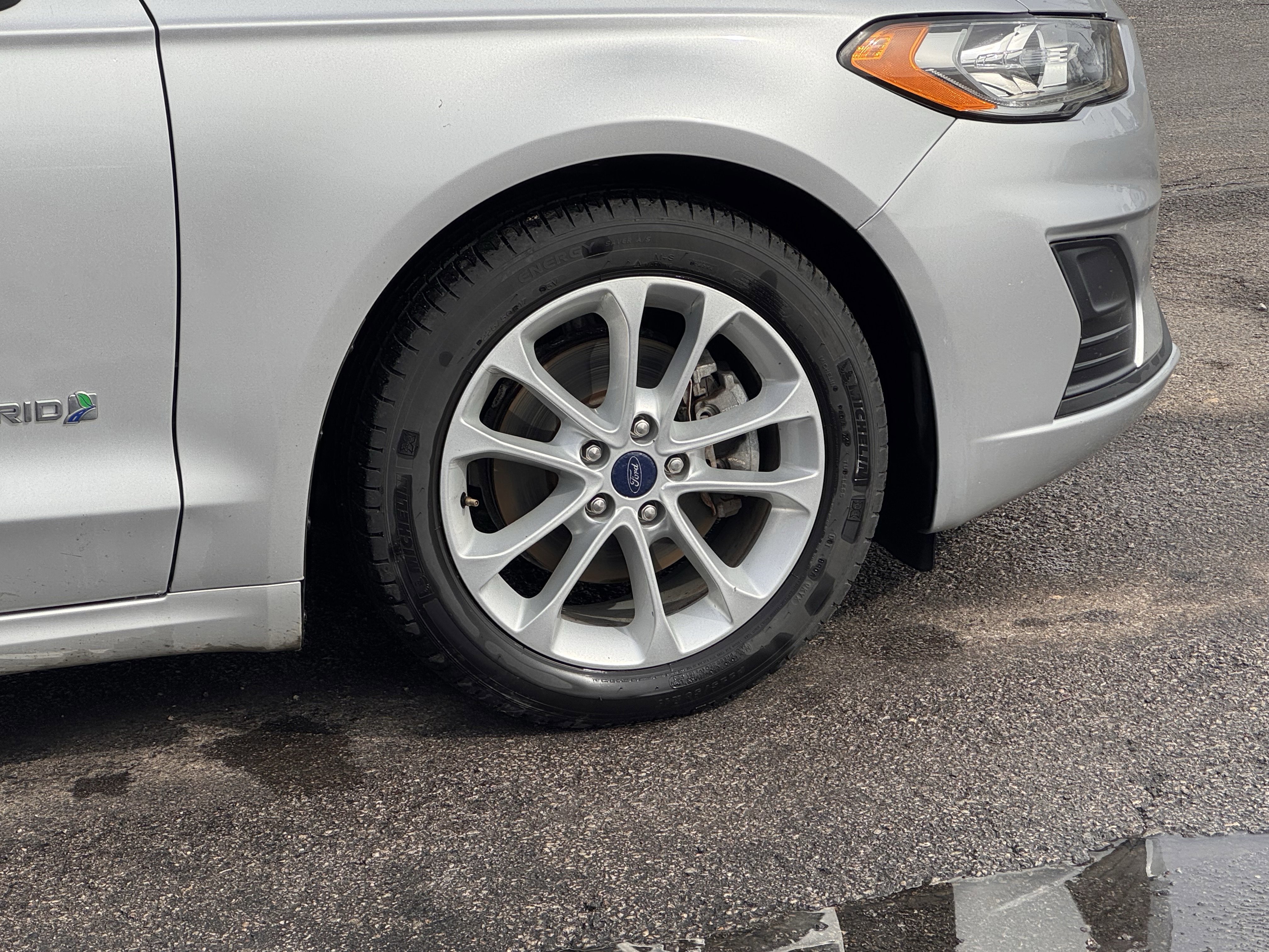 Used 2019 Ford Fusion SE image 4