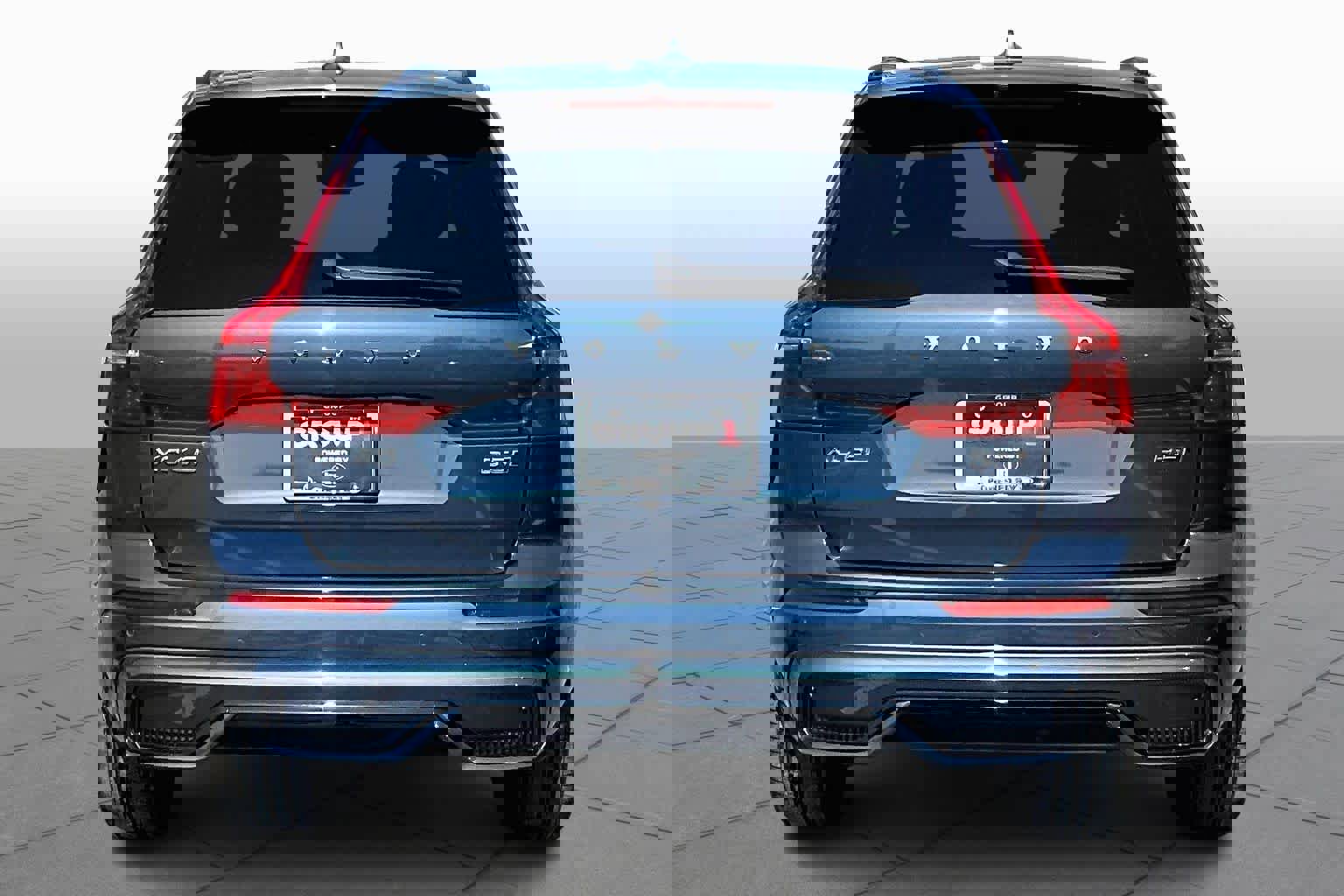 Used 2024 Volvo XC60 B5 Plus w/ Climate Package image 5