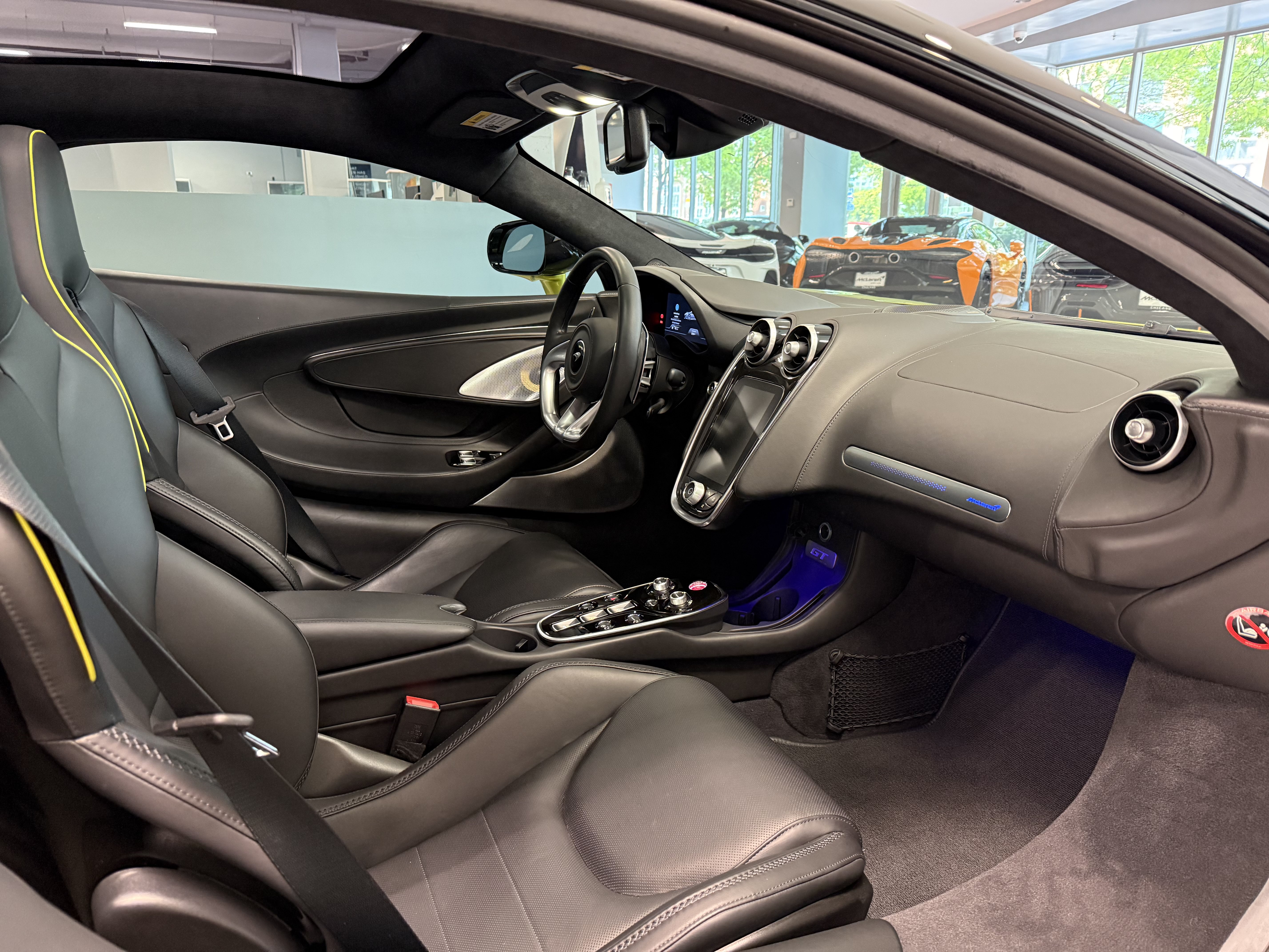 Used 2023 McLaren GT RWD image 8