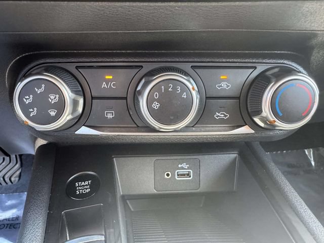 Used 2025 Nissan Kicks S AWD/4WD image 27