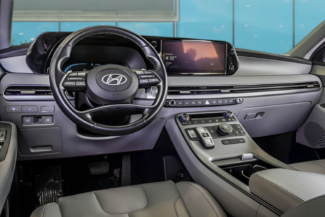 Certified 2025 Hyundai Palisade SEL FWD image 16