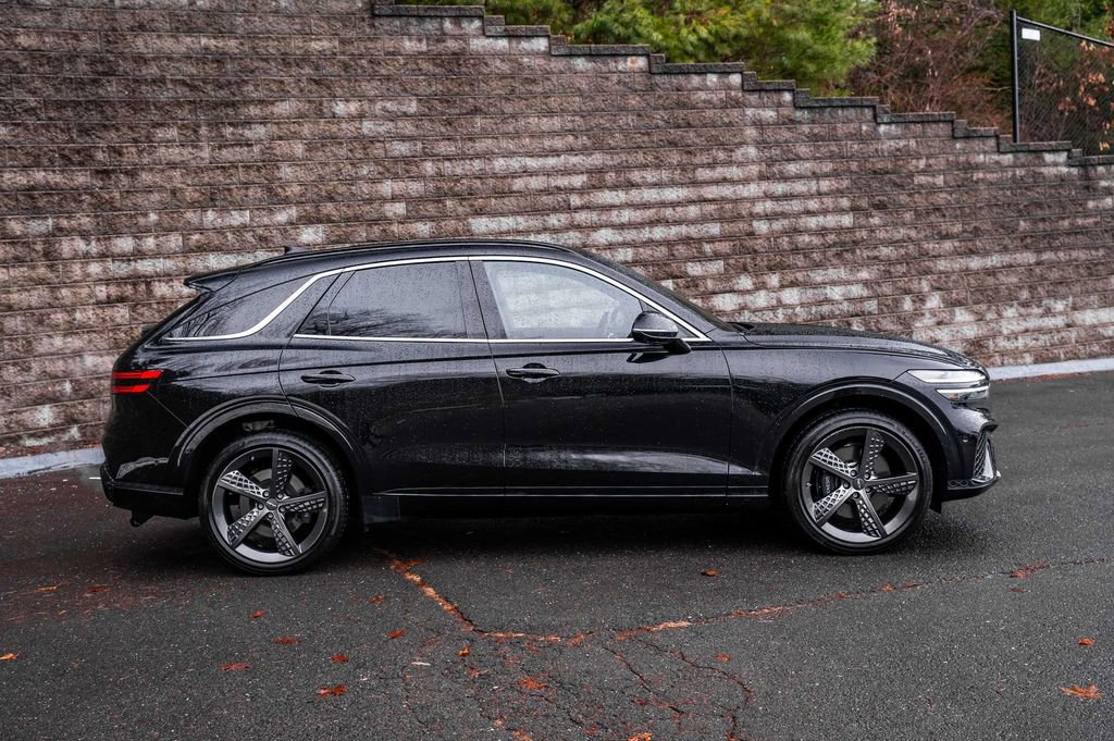 Used 2025 Genesis GV70 3.5T Sport w/ Sport Prestige Package image 3