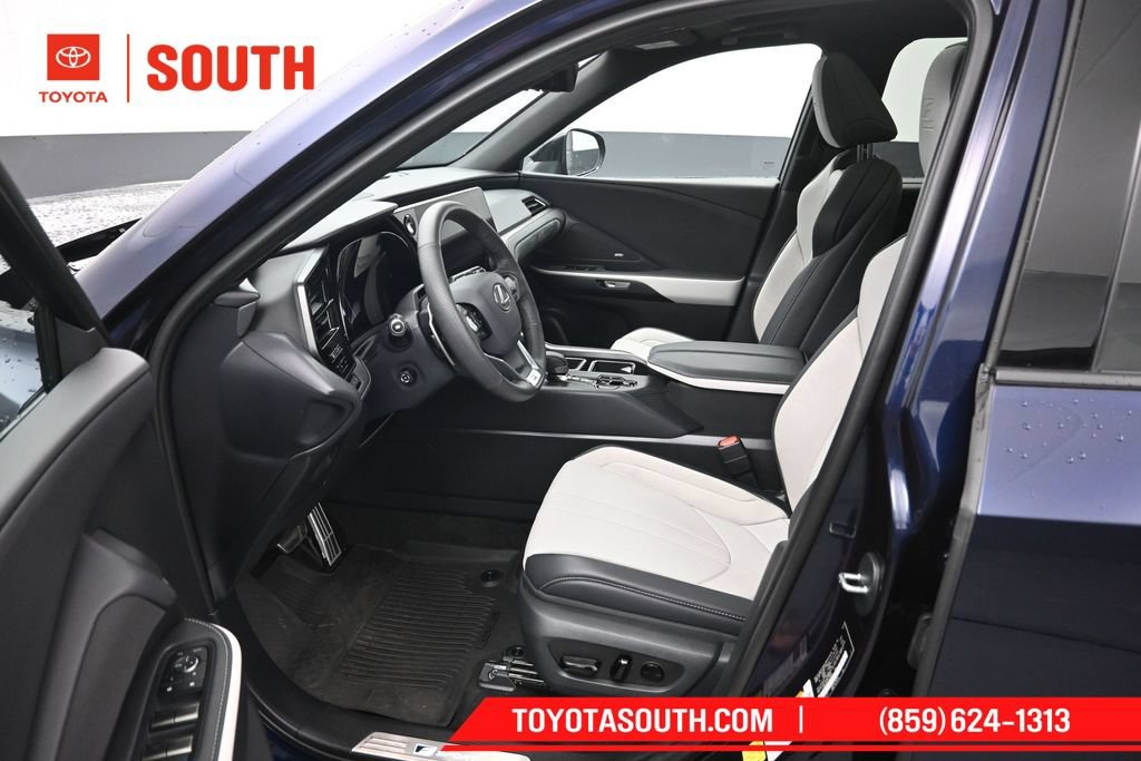 Used 2026 Lexus TX 500h AWD w/ Technology Package image 9