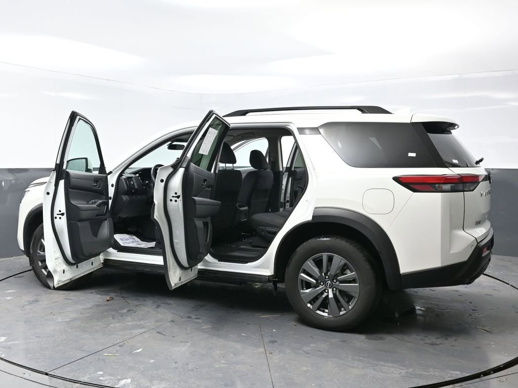 Used 2024 Nissan Pathfinder SV image 58