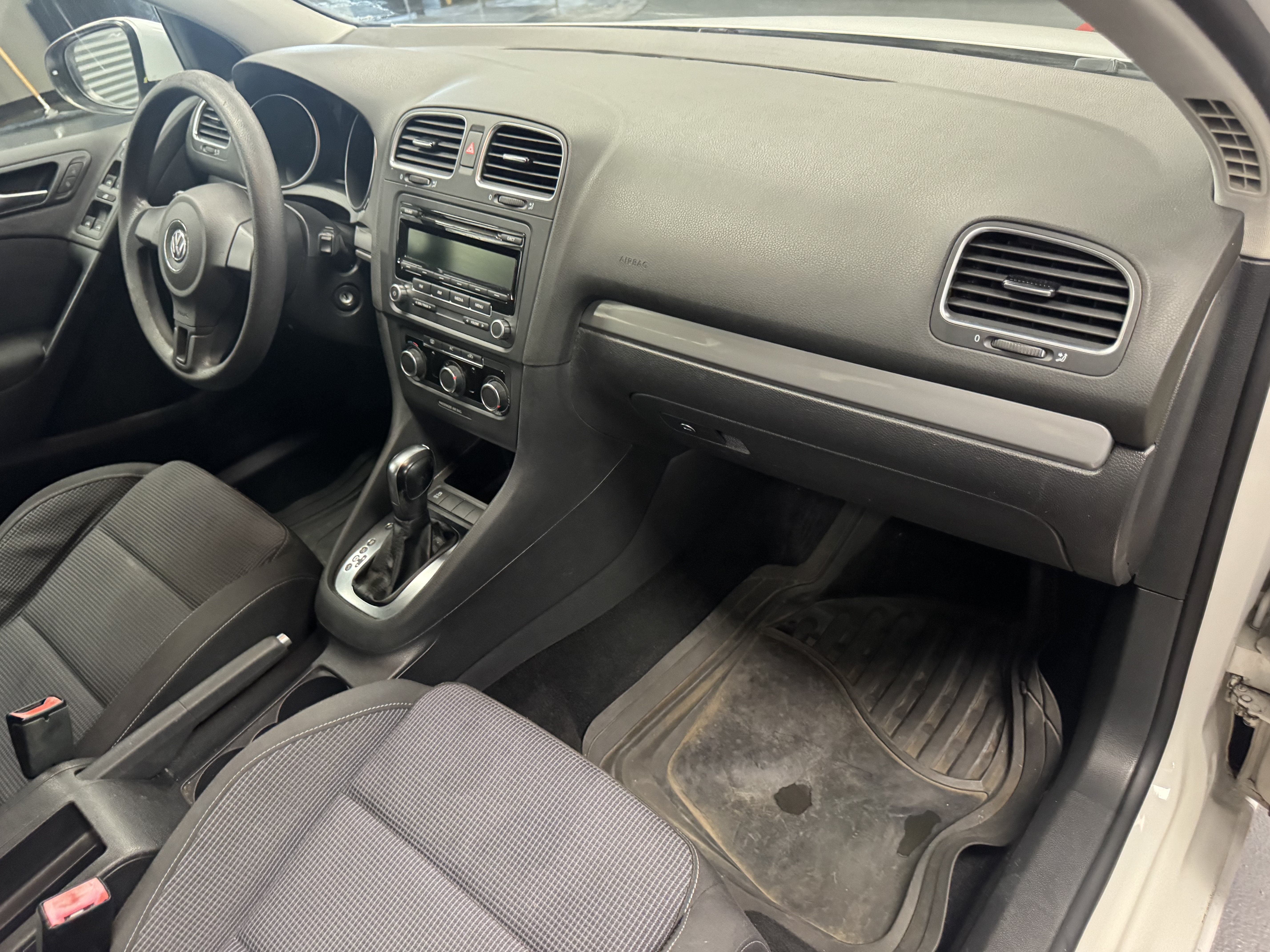 Used 2012 Volkswagen Golf 4-Door FWD image 13