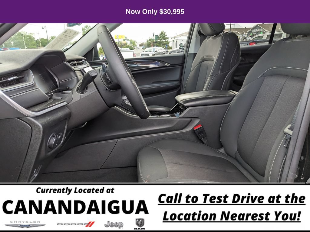Used 2023 Jeep Grand Cherokee Laredo AWD/4WD image 14