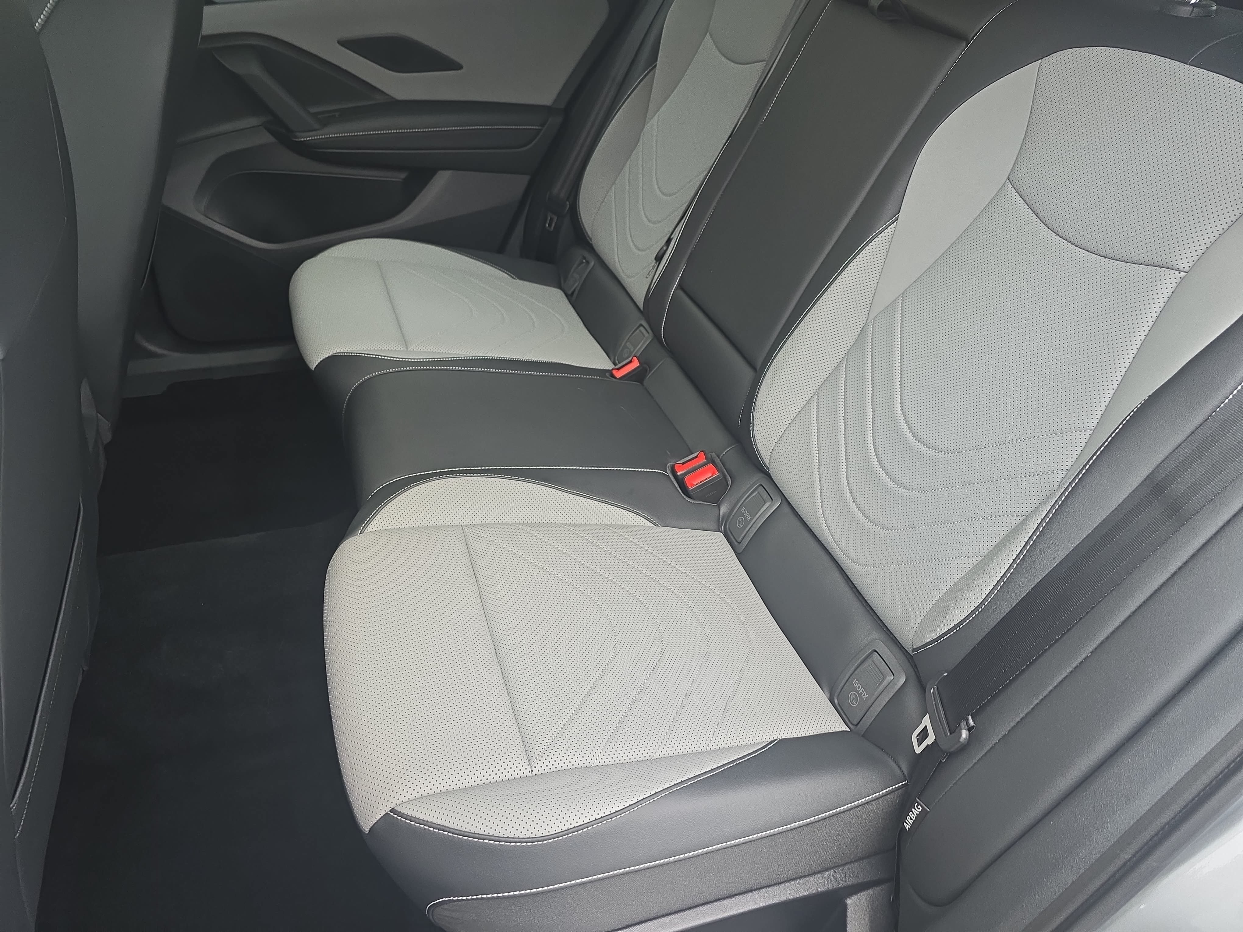 Used 2025 Volkswagen Tiguan SE AWD/4WD image 14