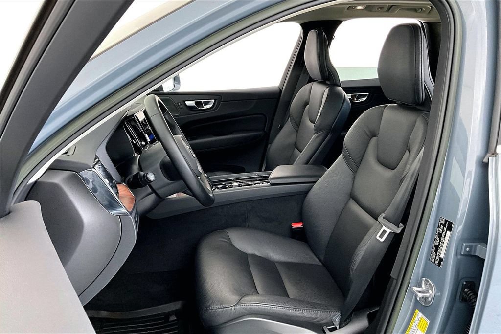 Certified 2023 Volvo XC60 B5 Plus AWD/4WD image 32