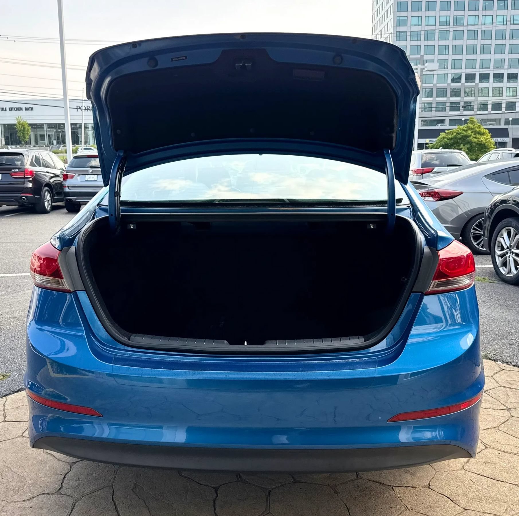 Used 2017 Hyundai Elantra SE FWD image 38