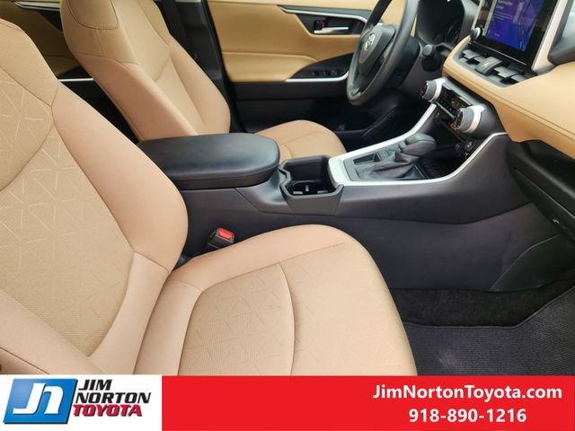 Used 2025 Toyota RAV4 XLE w/ Convenience Package FWD image 15