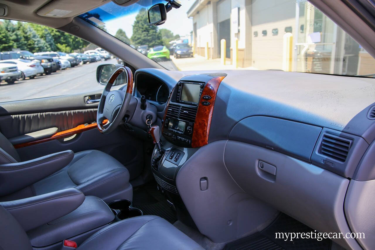 Used 2010 Toyota Sienna XLE Limited w/ XLE Limited Pkg 2 AWD/4WD image 16
