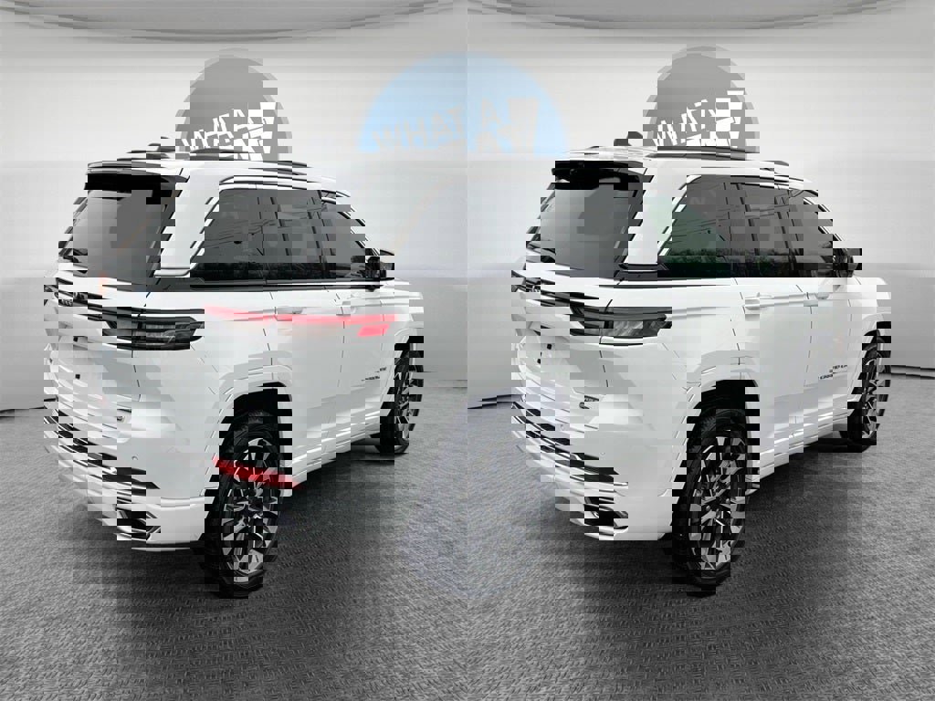 Used 2024 Jeep Grand Cherokee Overland w/ Luxury Tech Group IV image 3