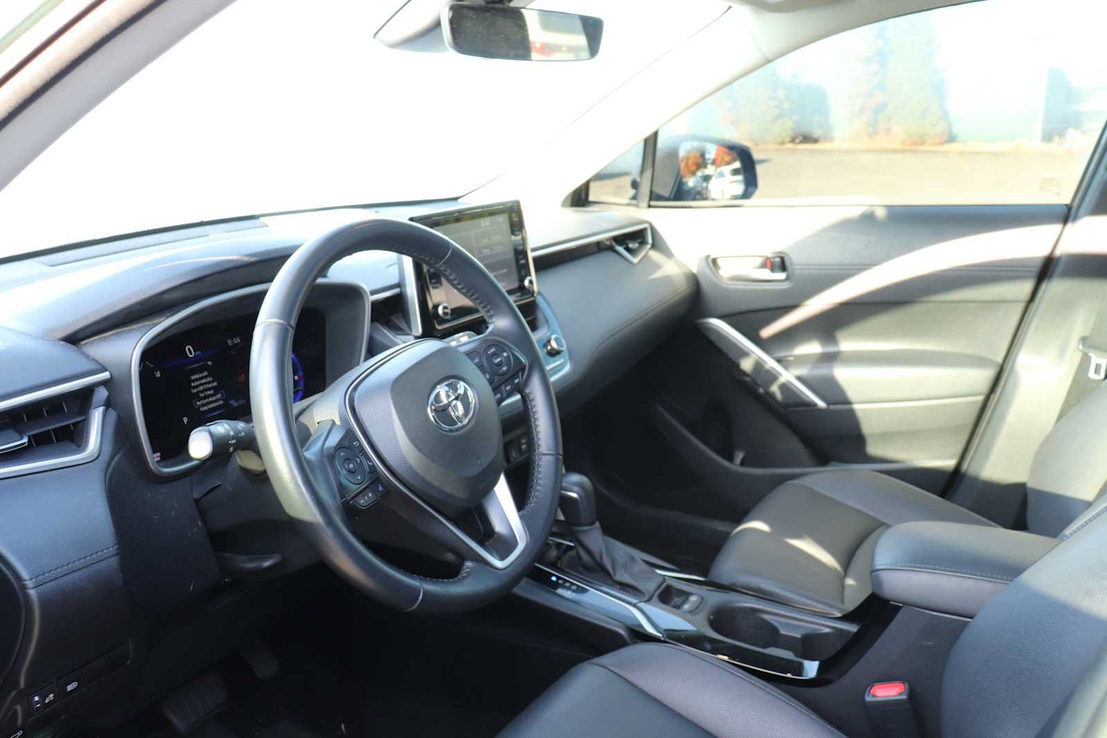 Used 2022 Toyota Corolla Cross XLE w/ Convenience Package AWD/4WD image 10