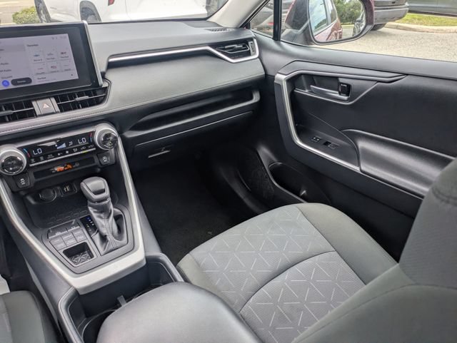 Used 2025 Toyota RAV4 XLE AWD/4WD image 17