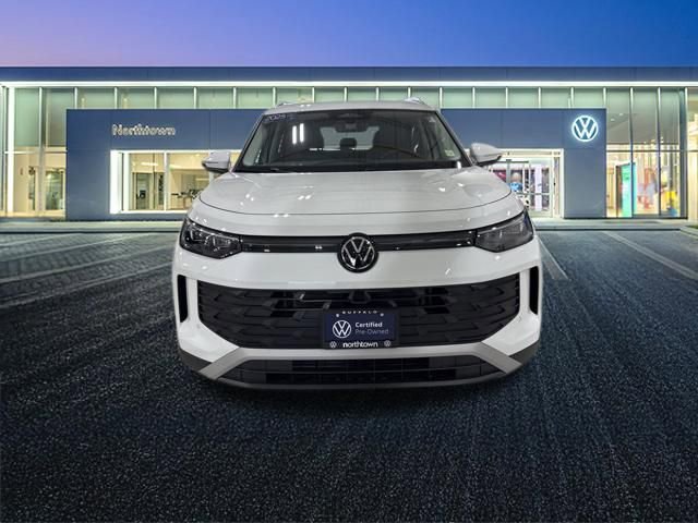 Used 2025 Volkswagen Tiguan SE image 5