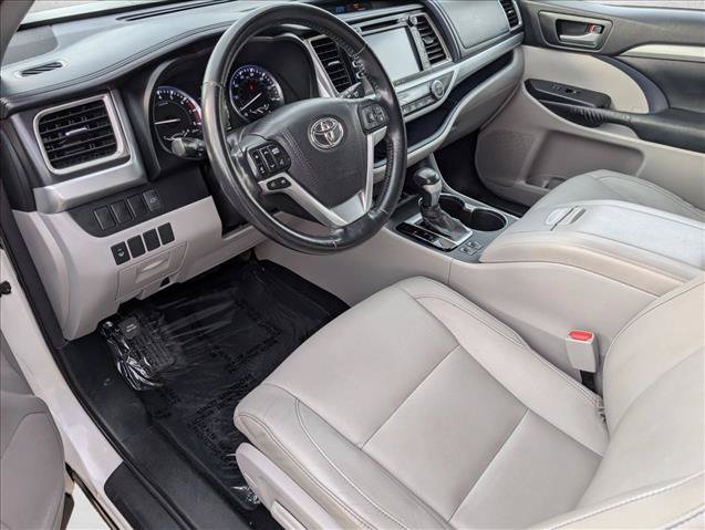 Used 2015 Toyota Highlander XLE AWD/4WD image 10