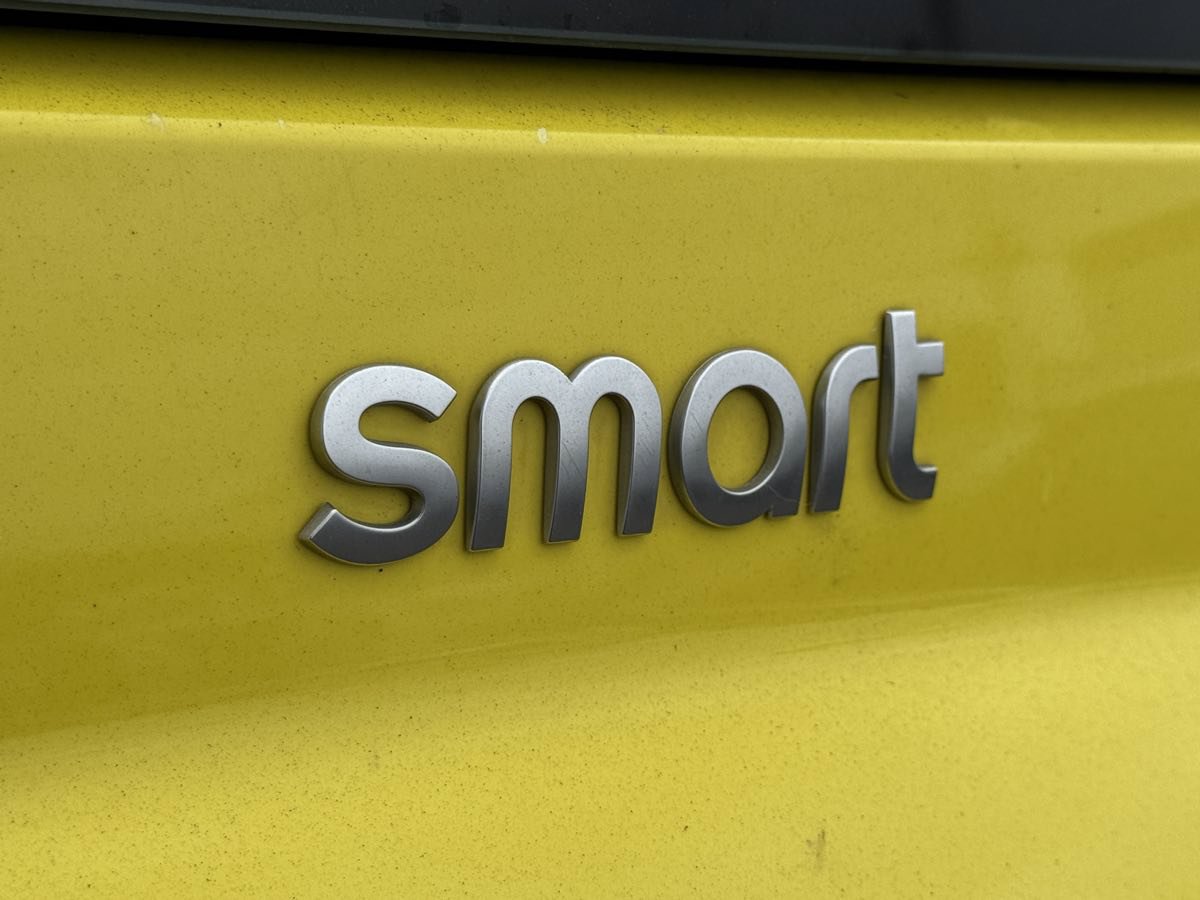 Used 2013 smart fortwo pure RWD image 12