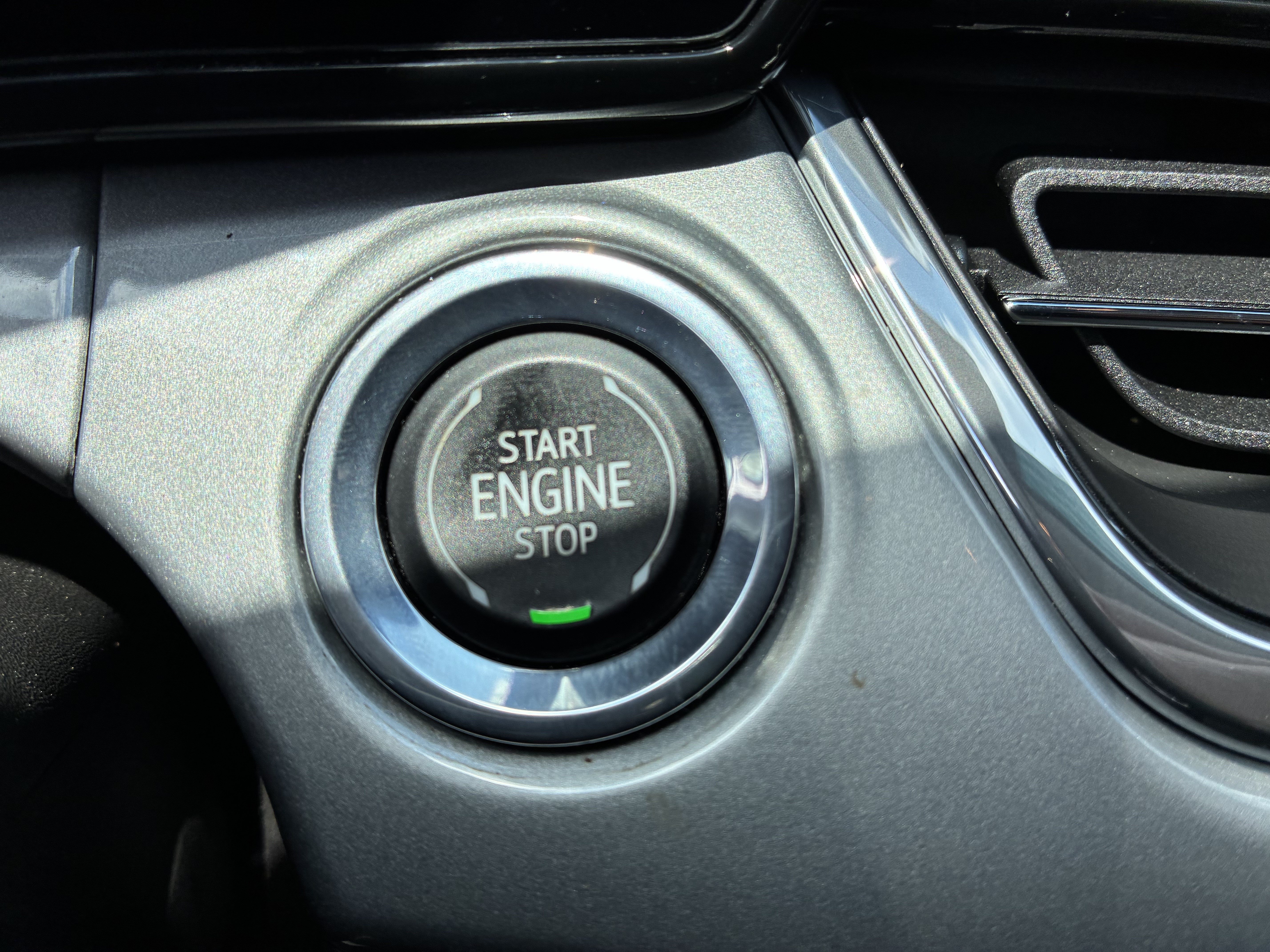 Used 2025 Chevrolet Trax LT FWD image 31