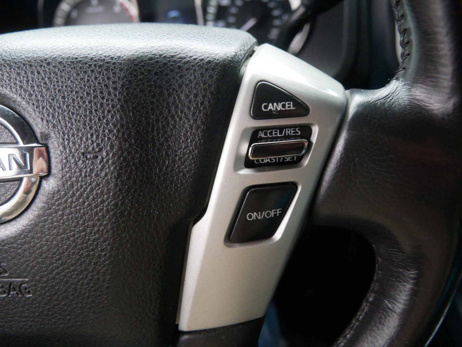 Used 2018 Nissan Titan SL w/ Midnight Edition image 29