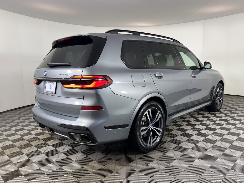 Used 2026 BMW X7 xDrive40i w/ M Sport Package image 5