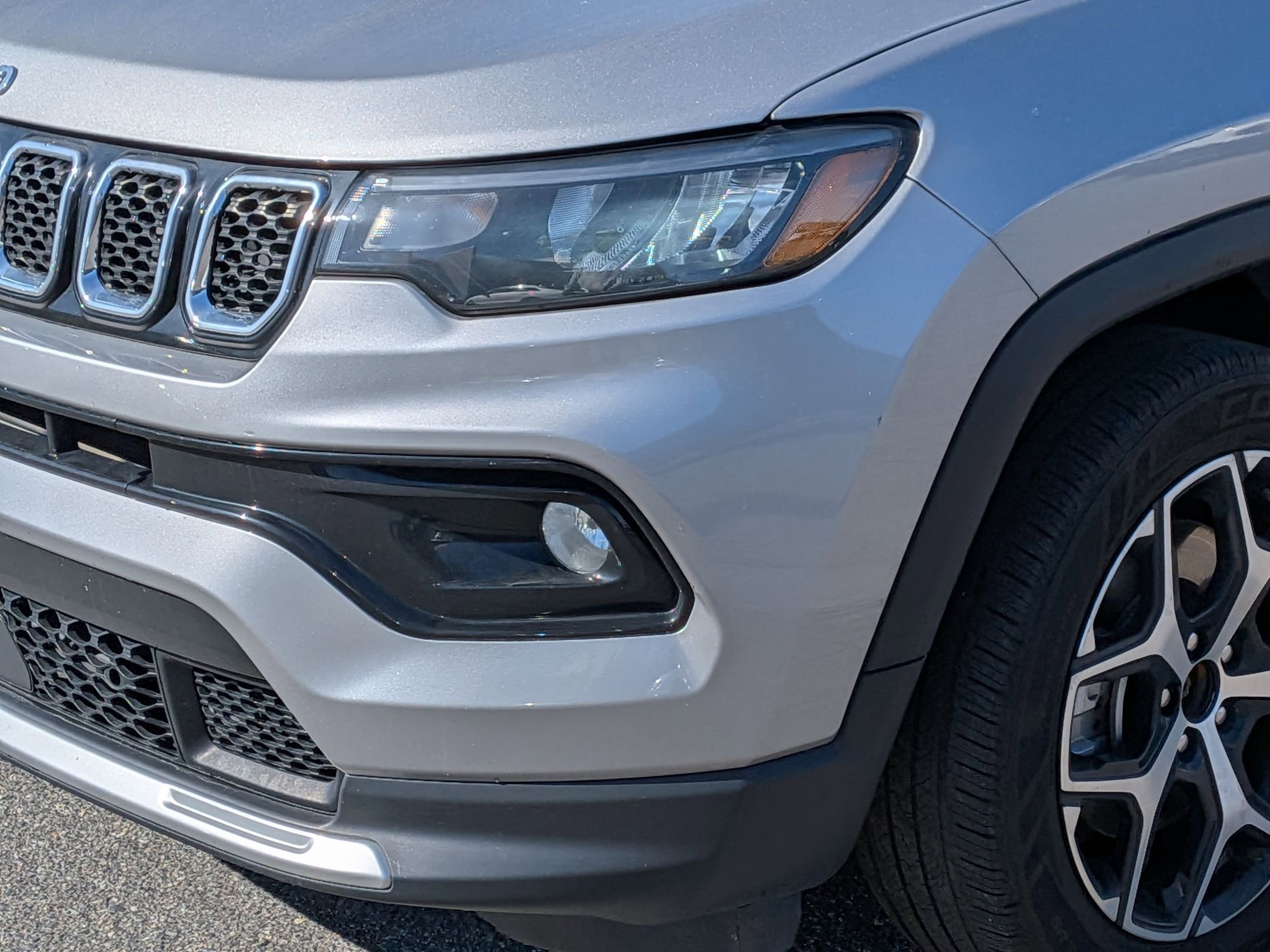 Used 2024 Jeep Compass Limited image 9