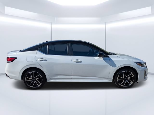 Used 2025 Nissan Sentra SR FWD image 2