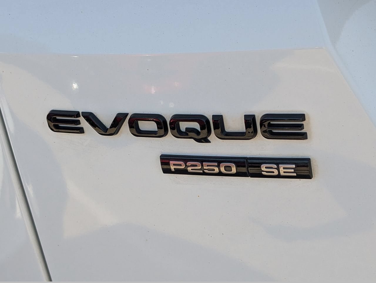 Used 2020 Land Rover Range Rover Evoque SE AWD/4WD image 8