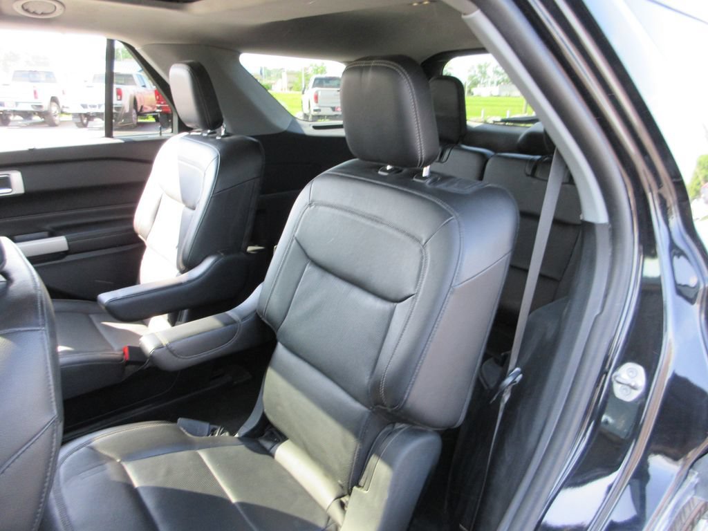 Used 2022 Ford Explorer Limited w/ Equipment Group 301A AWD/4WD image 21