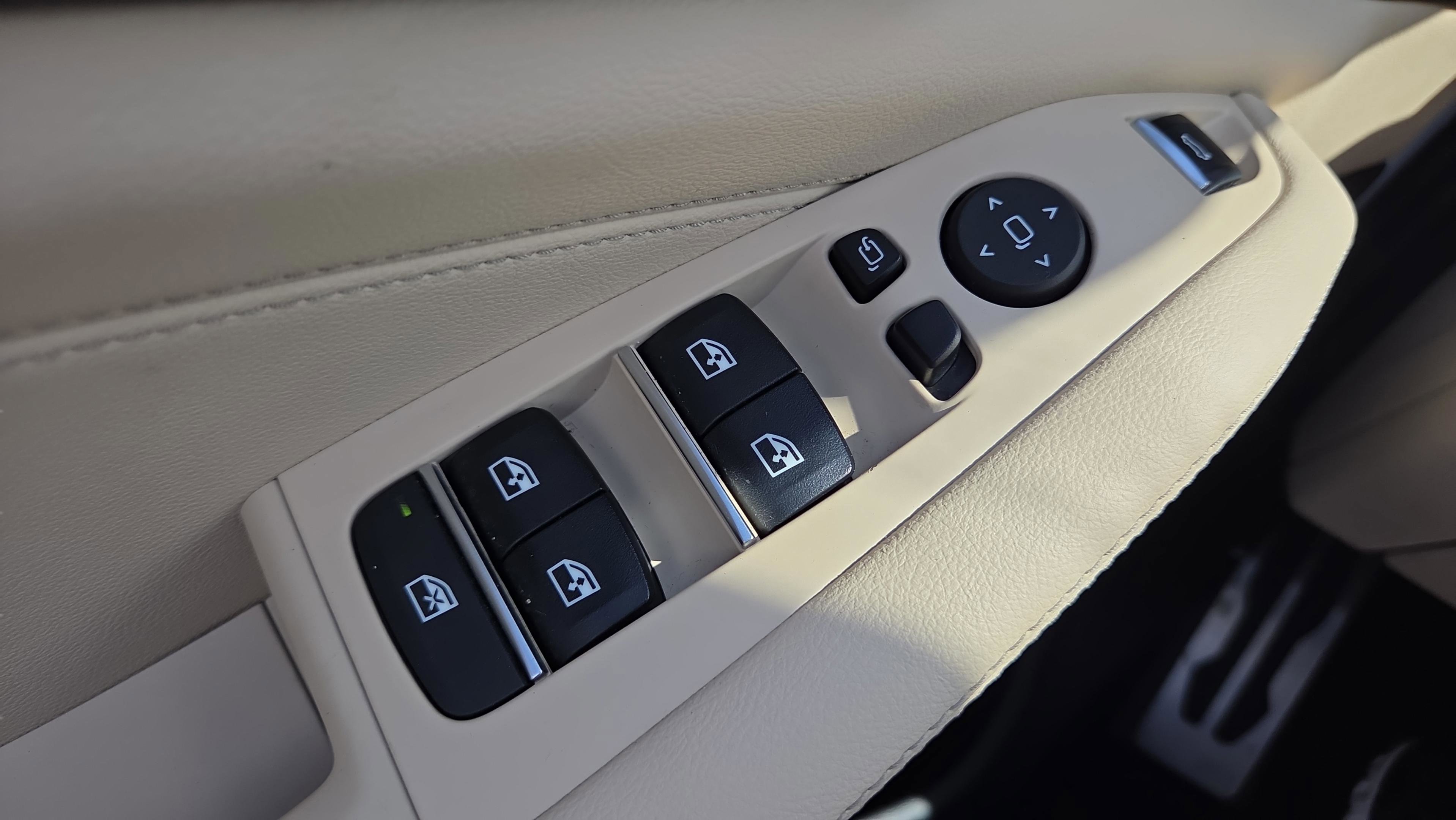 Used 2021 BMW X5 xDrive40i w/ M Sport Package image 41