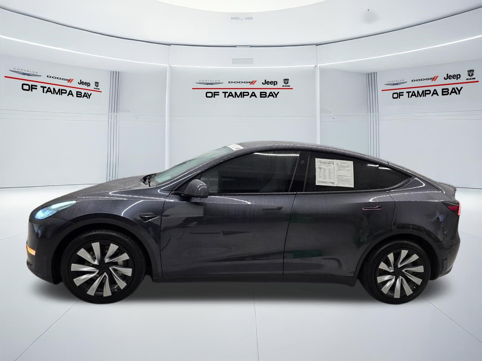 Used 2024 Tesla Model Y Long Range AWD/4WD image 3