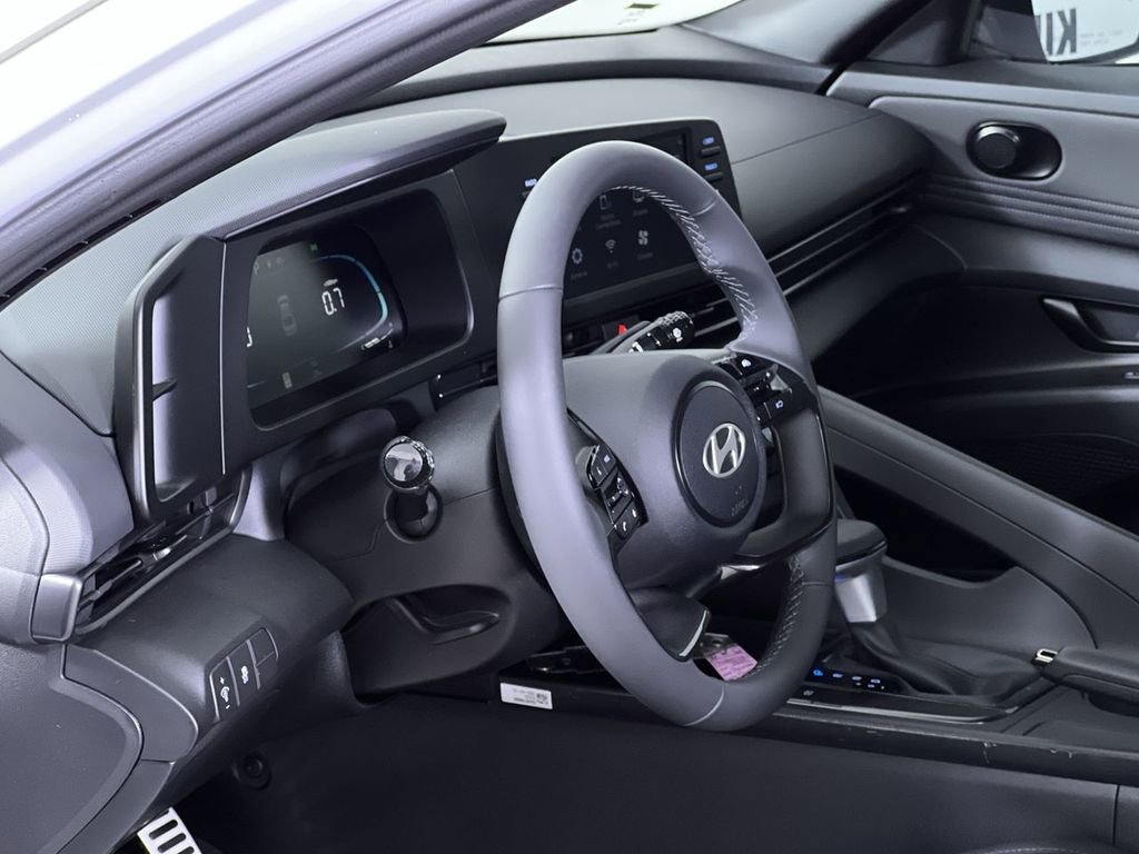 Used 2025 Hyundai Elantra Sport image 24