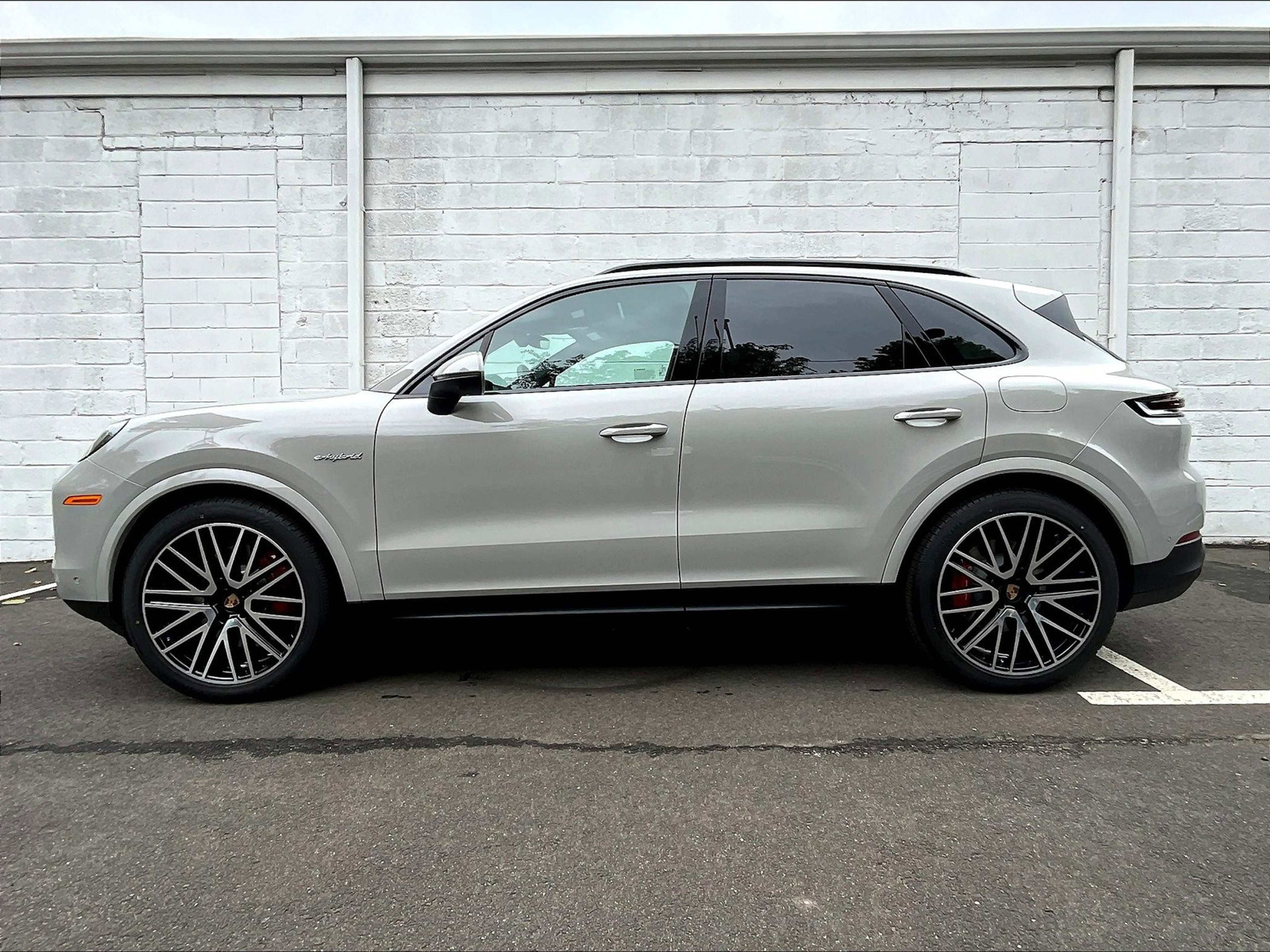 New 2026 Porsche Cayenne S image 2