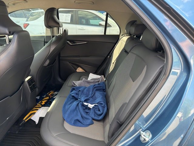 Used 2023 Kia Niro EX image 9