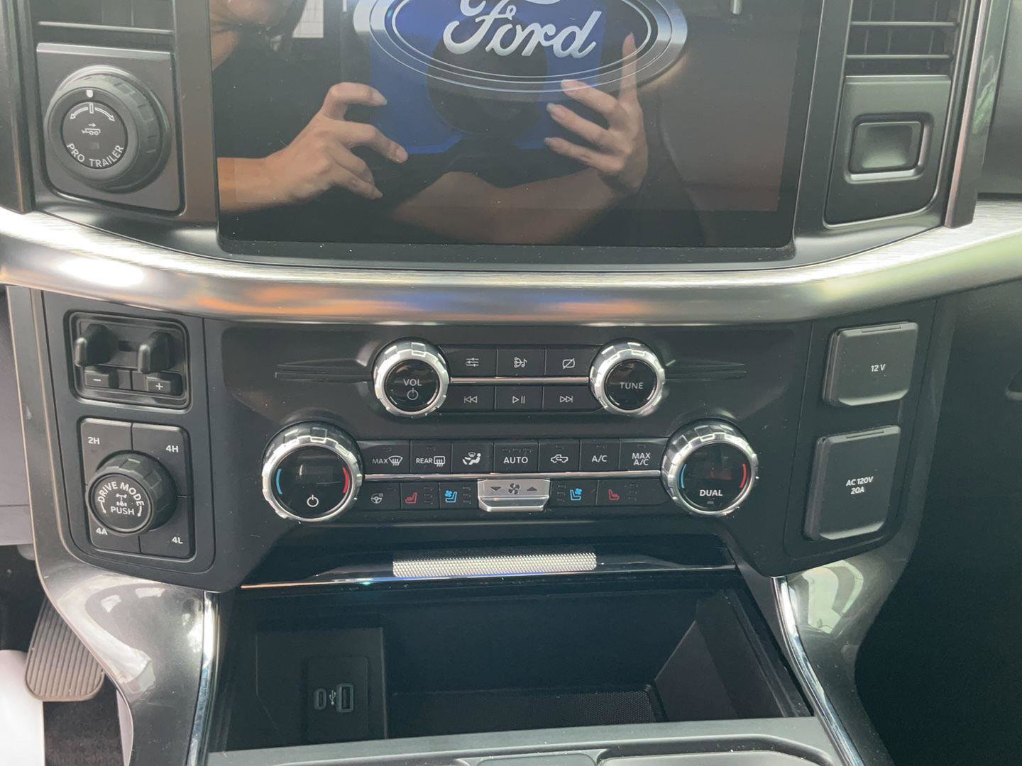 Used 2021 Ford F150 Lariat w/ Equipment Group 502A High image 18