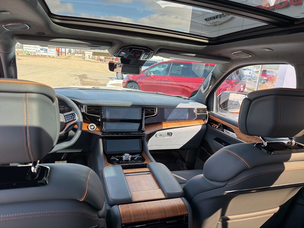 Used 2023 Jeep Grand Wagoneer Series III image 18
