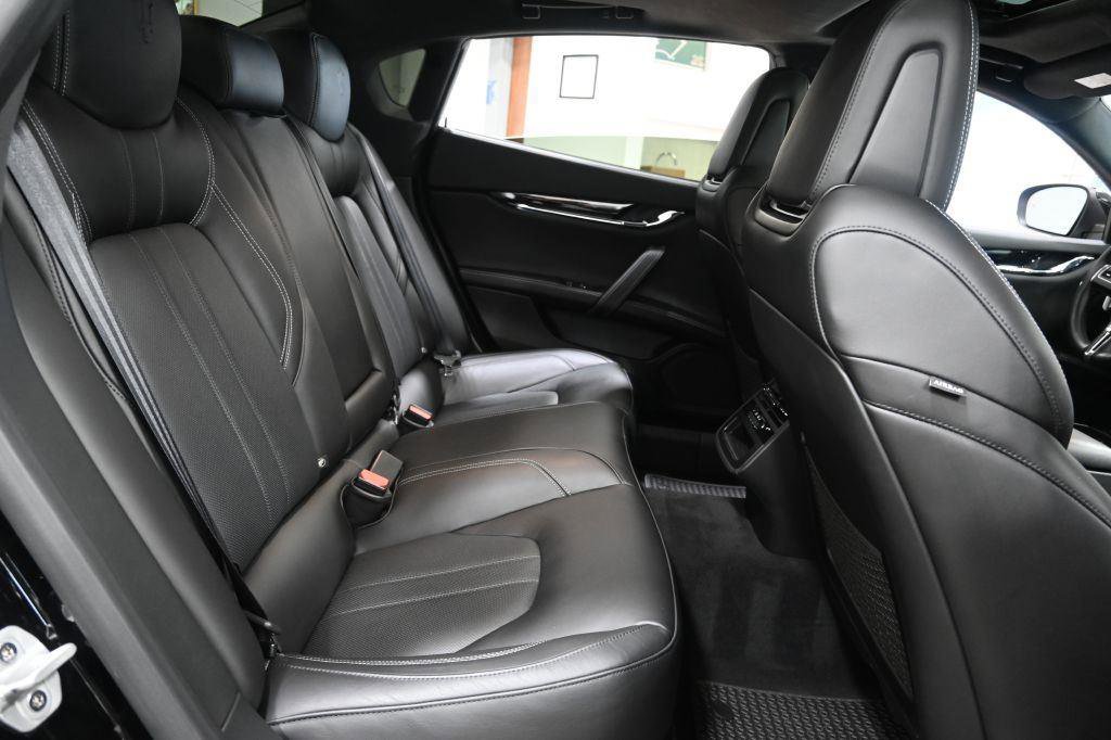 Used 2018 Maserati Quattroporte S GranSport Q4 AWD/4WD image 21